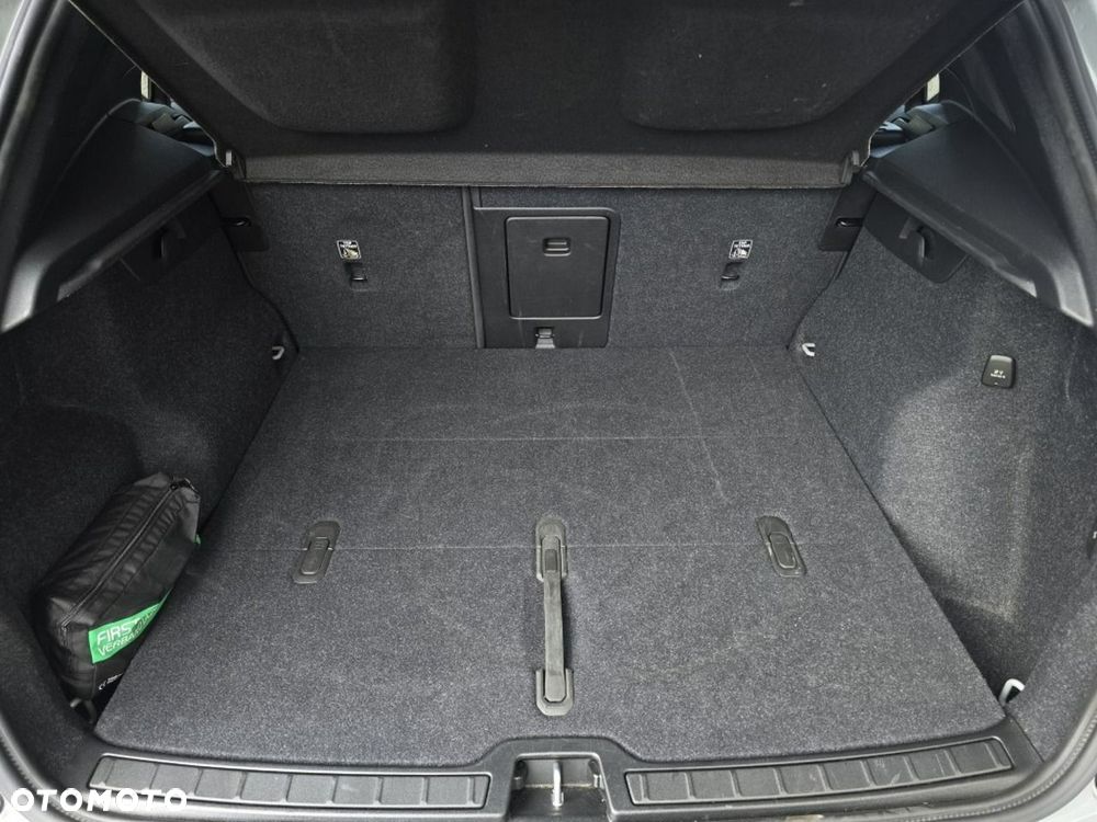 Volvo XC 40 B3 Plus Dark - 27