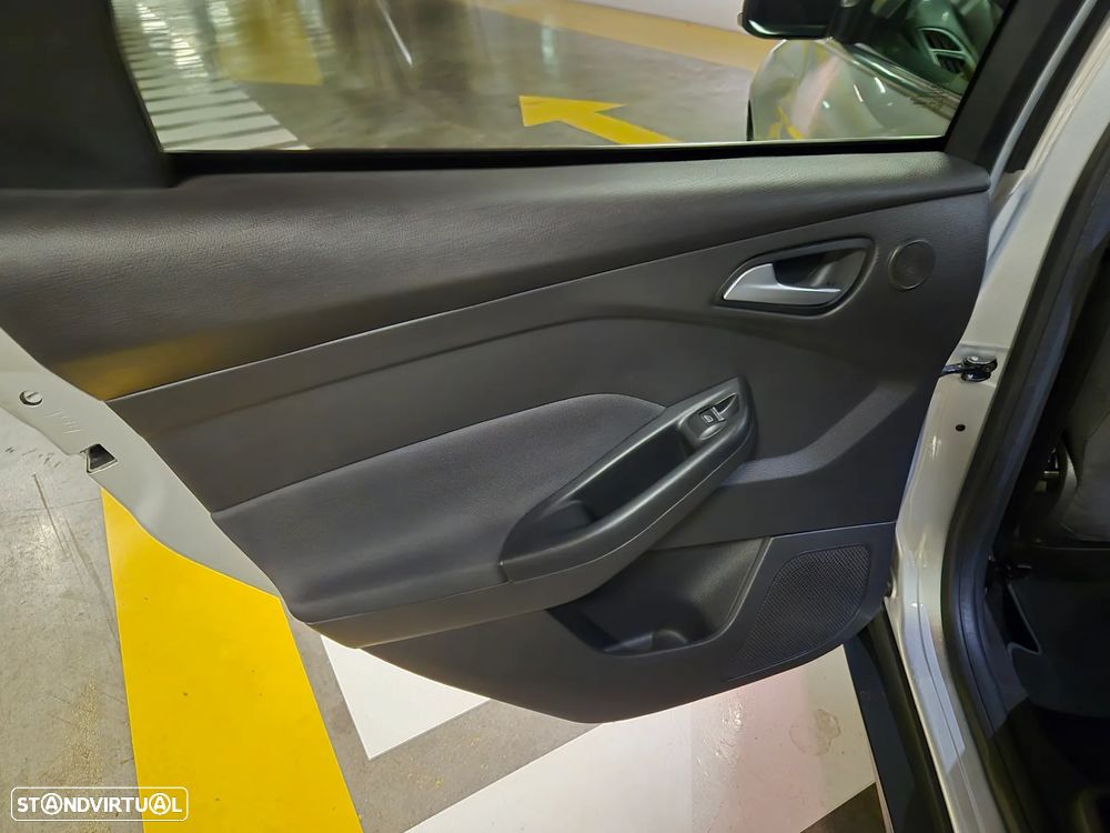 Ford Focus 1.0 SCTi Titanium - 28