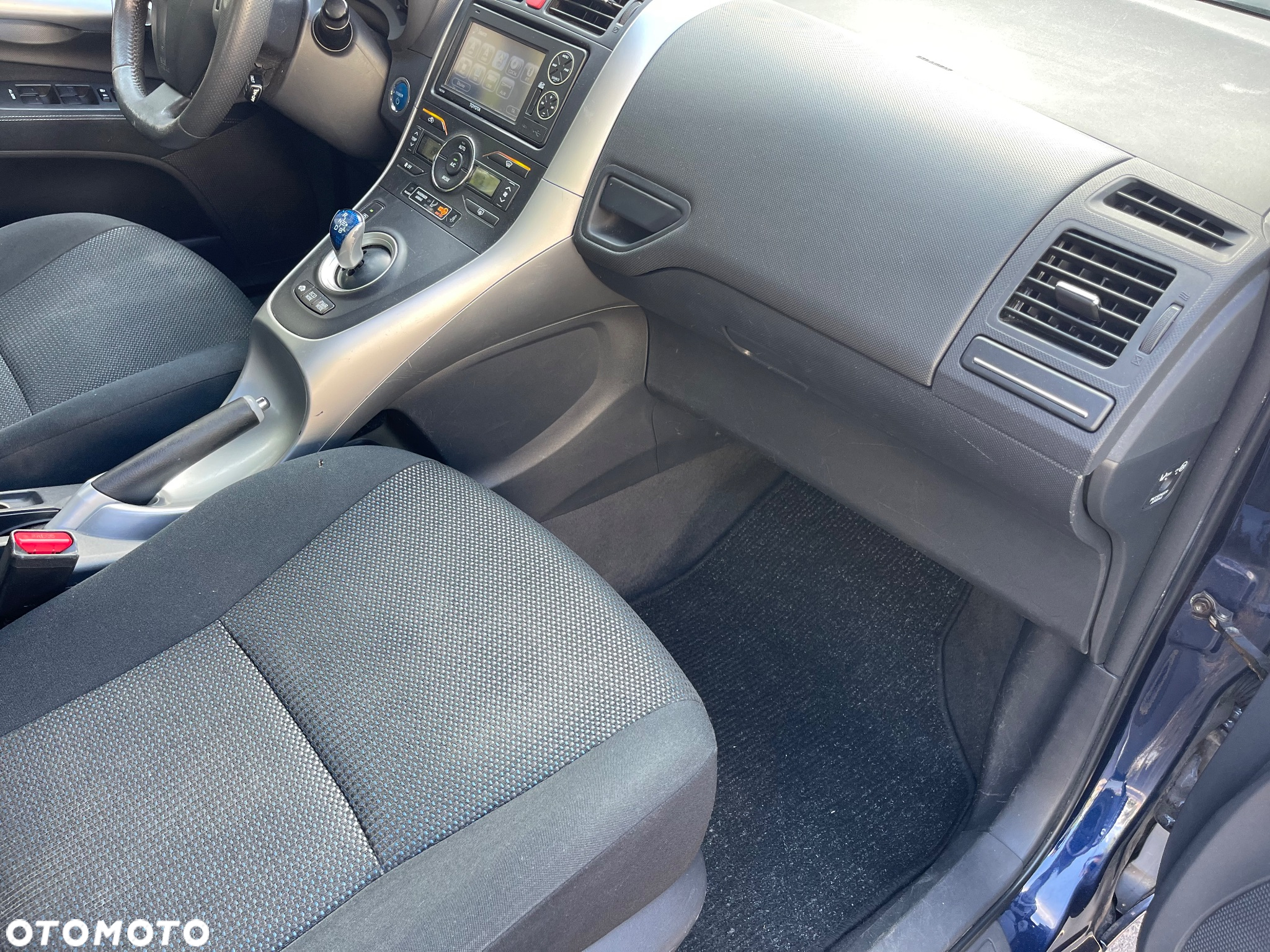 Toyota Auris 1.8 HSD Prestige NAVI - 12