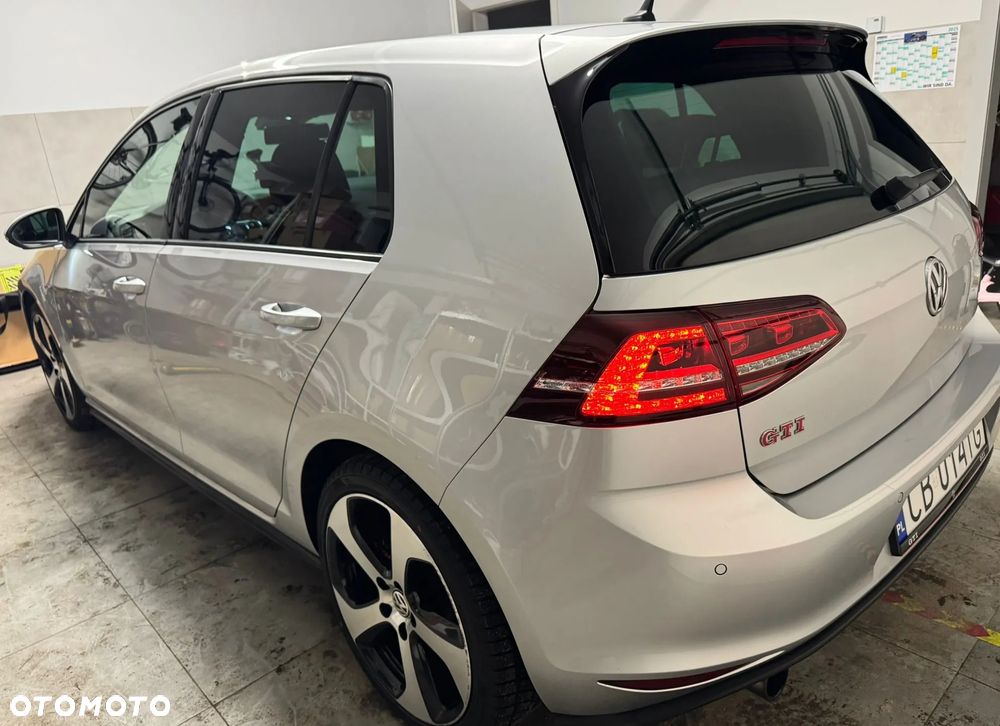 Volkswagen Golf GTI Performance BlueMotion Technology DSG - 2
