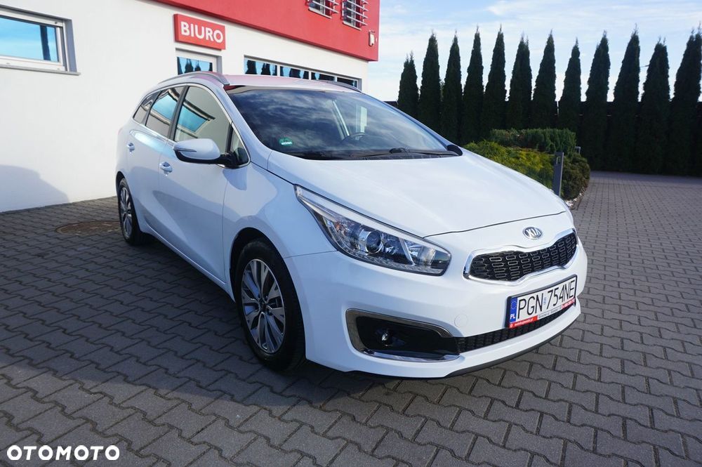 Kia Ceed 1.6 GDI Dream Team Edition - 1