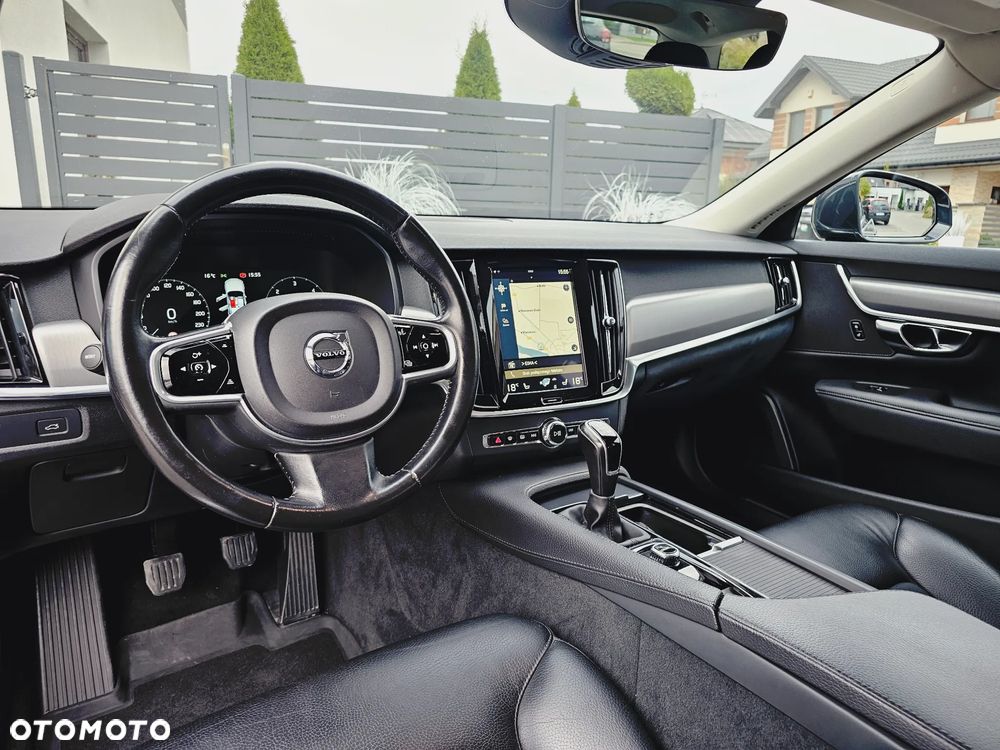Volvo V90 D3 Momentum Pro - 33