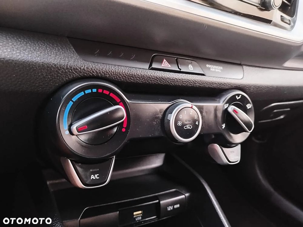 Kia Stonic 1.2 L Business Line - 35