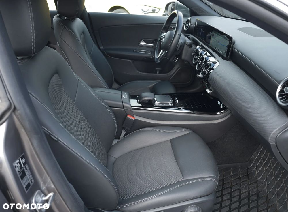 Mercedes-Benz CLA 200 7G-DCT Progressive Line Advanced - 23