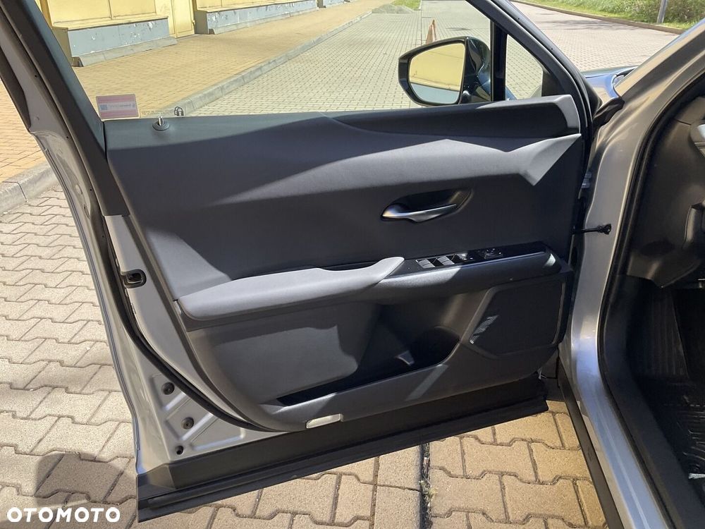 Lexus UX - 16