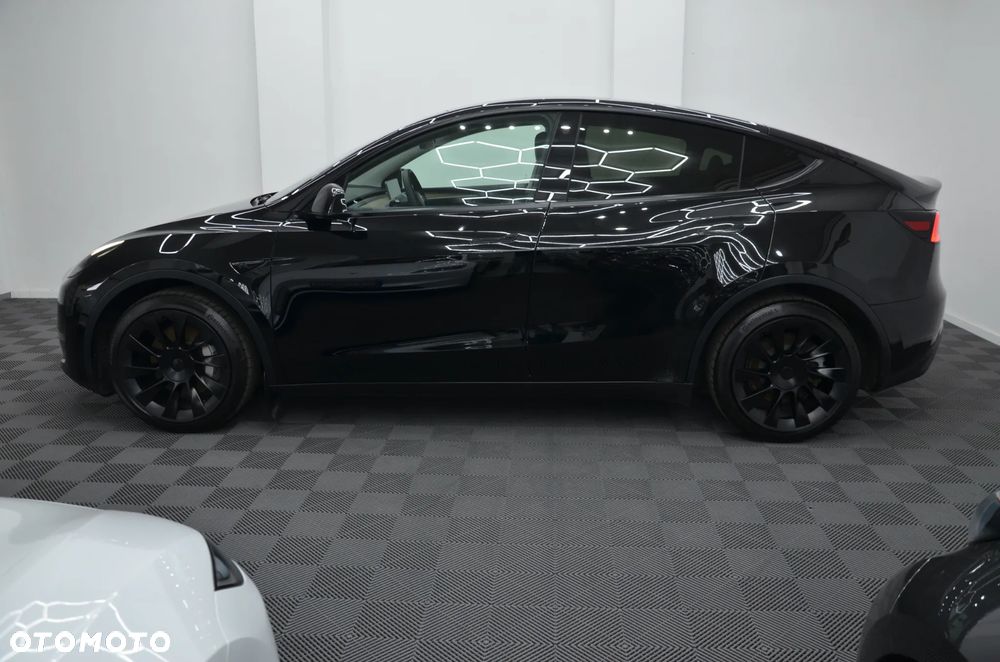 Tesla Model Y Long Range AWD - 5