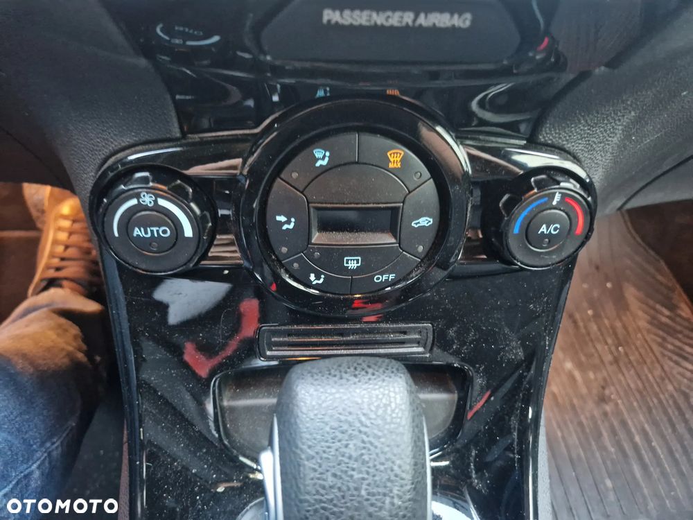 Ford Fiesta 1.0 EcoBoost Powershift Titanium - 10