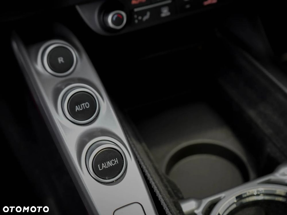 Ferrari GTC4Lusso - 24