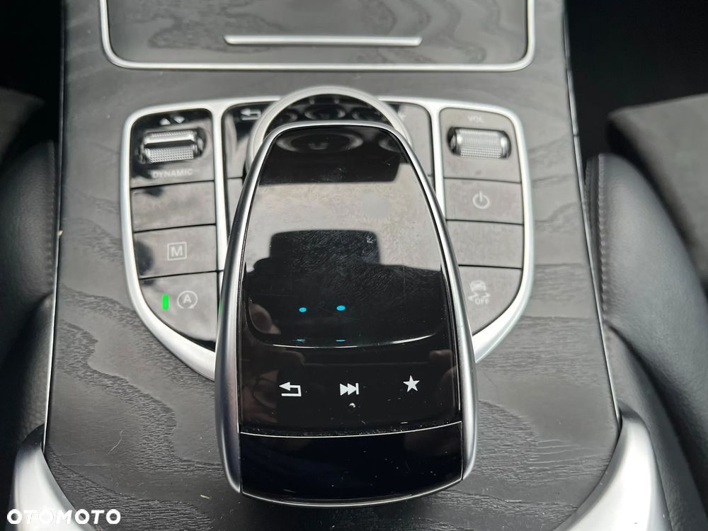 Mercedes-Benz GLC 250 4Matic 9G-TRONIC AMG Line - 24