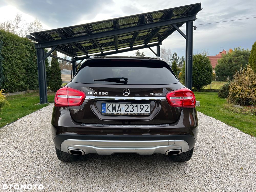 Mercedes-Benz GLA 250 4-Matic - 8