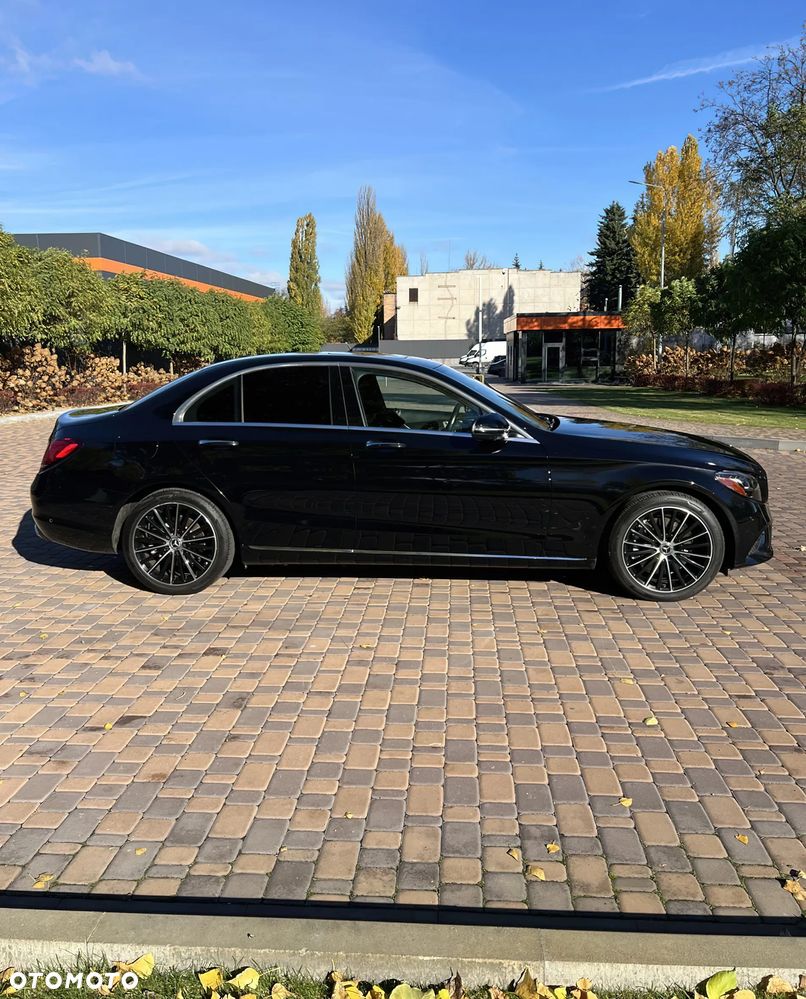 Mercedes-Benz Klasa C 300 9G-TRONIC - 6