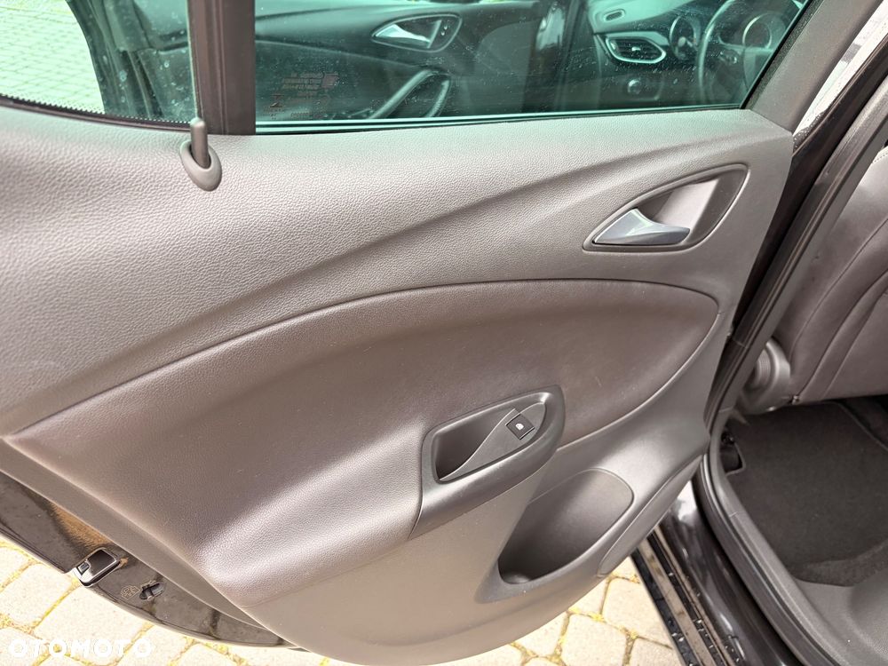 Opel Astra 1.6 D (CDTI) Start/Stop Dynamic - 17