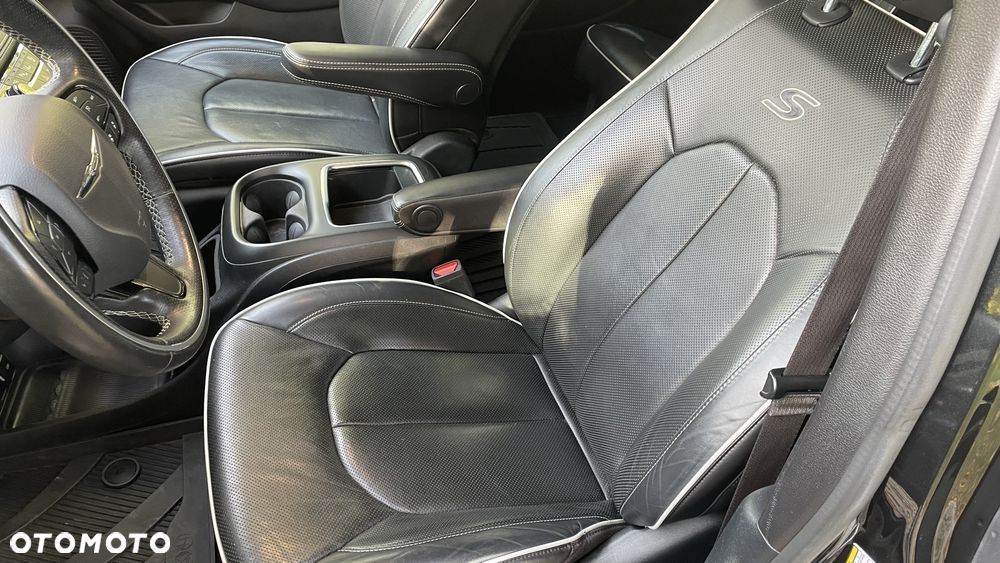 Chrysler Pacifica - 10