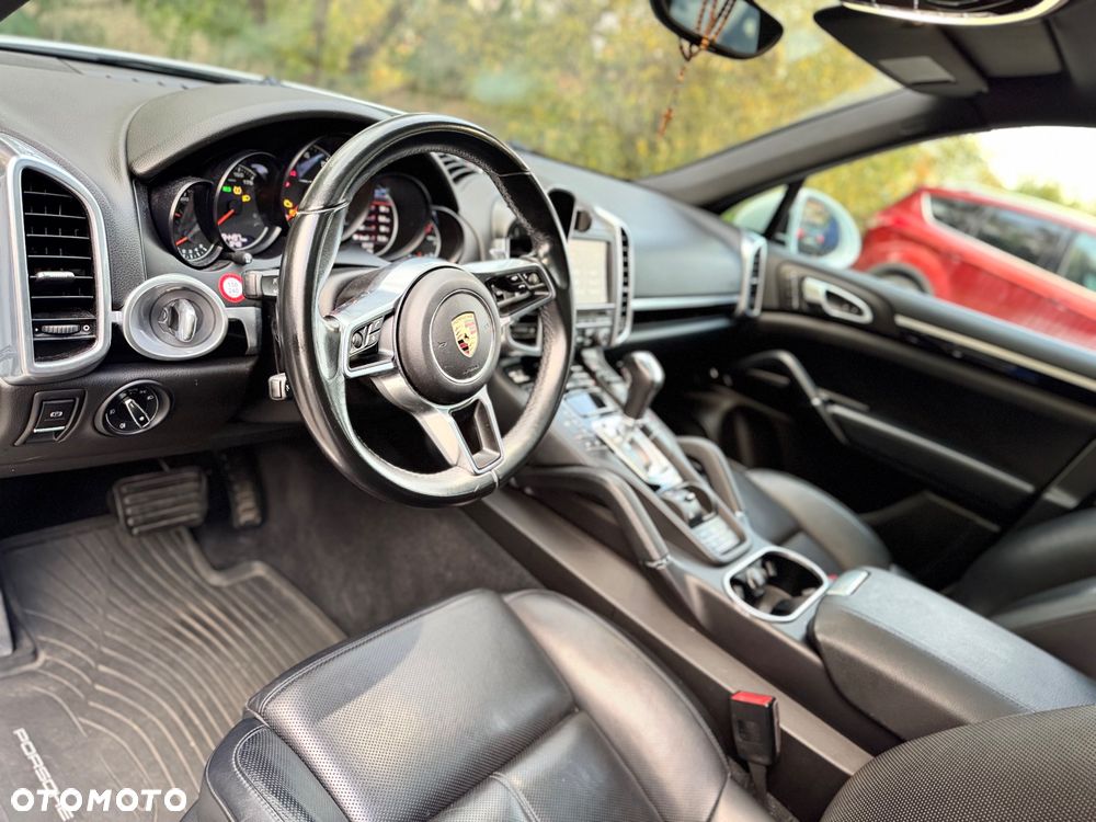 Porsche Cayenne Platinum Edition - 17