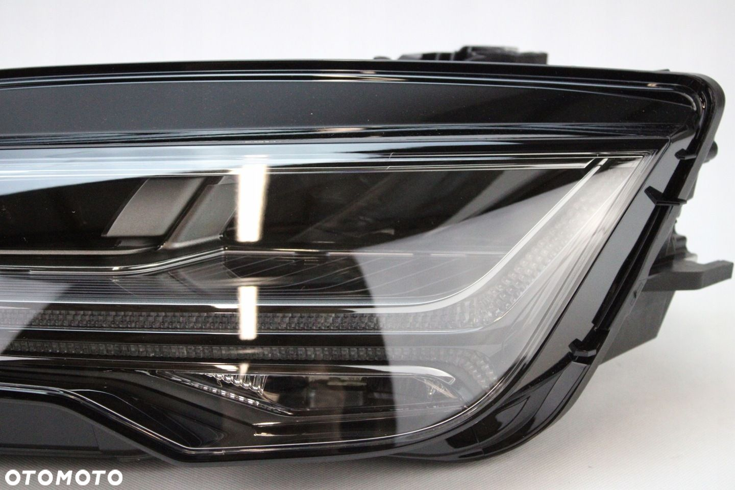 NOWA ORG LAMPA LEWY PRZÓD MATRIX AUDI A7 S7 RS7 4G8941783B - 4
