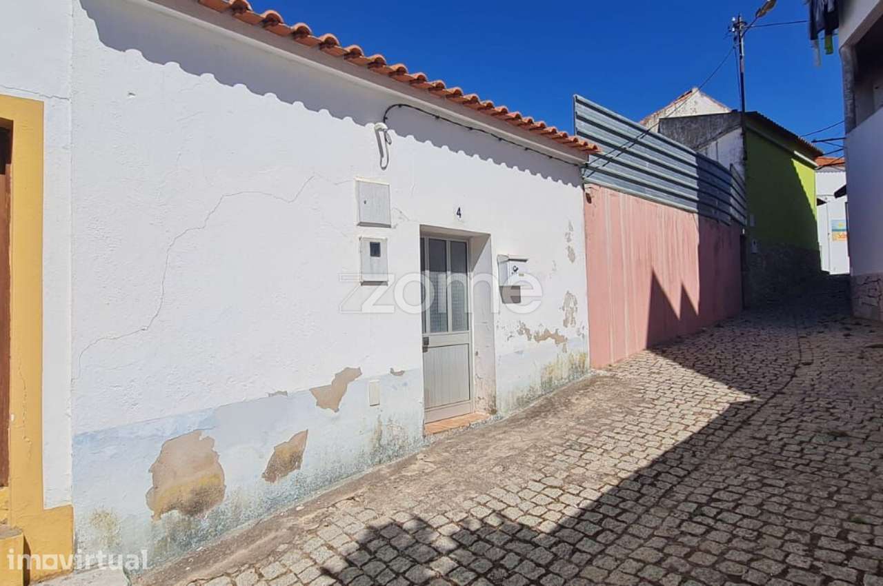 Moradia no centro de São Marcos da Serra - Grande imagem: 2/17