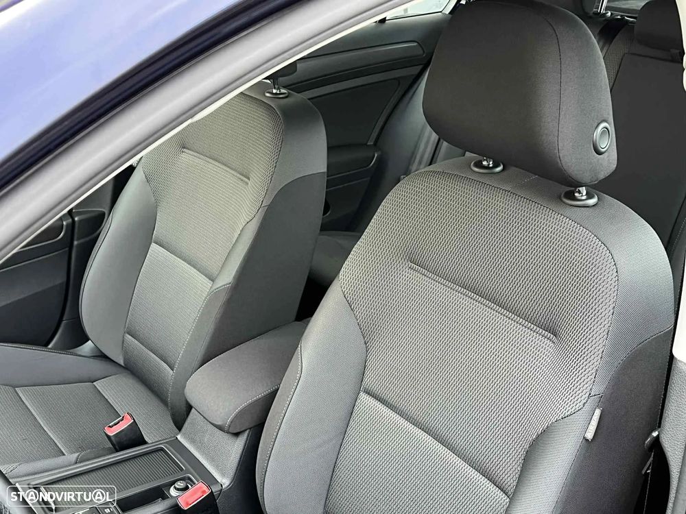 VW Golf 1.6 TDI Confortline - 11