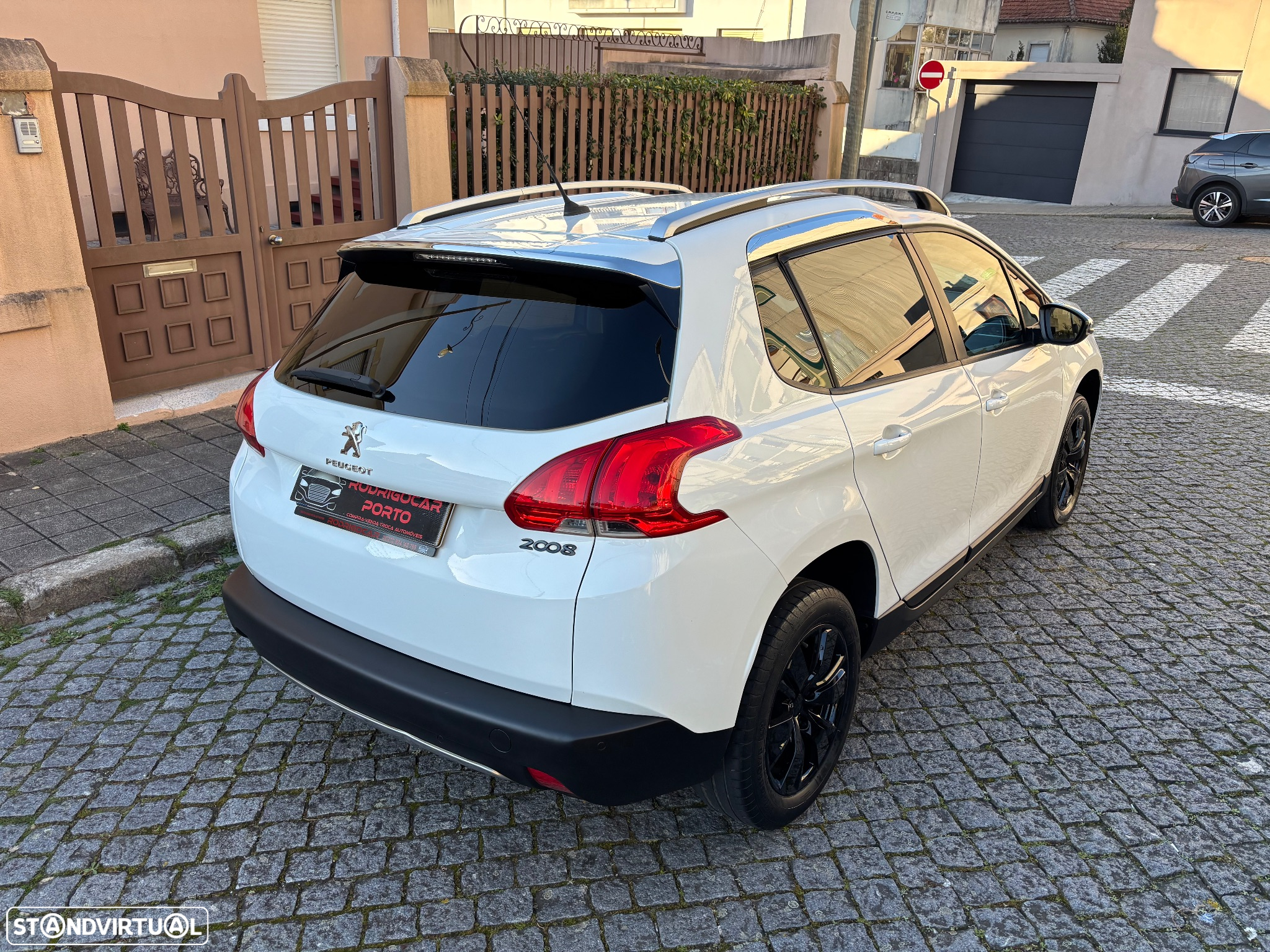 Peugeot 2008 1.2 PureTech Style - 3