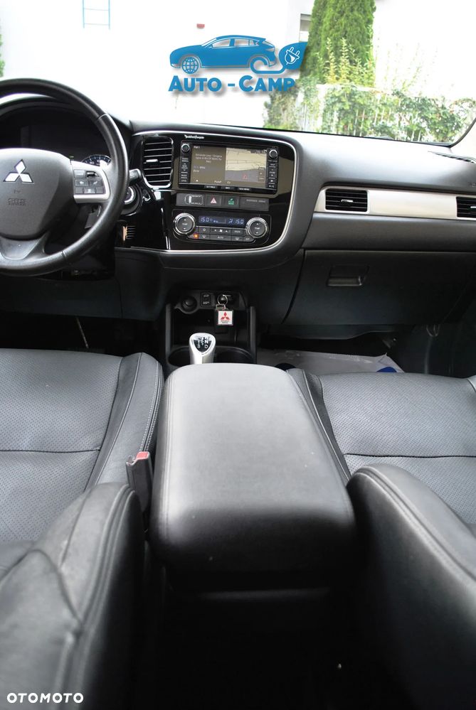 Mitsubishi Outlander Instyle NAVI + - 36
