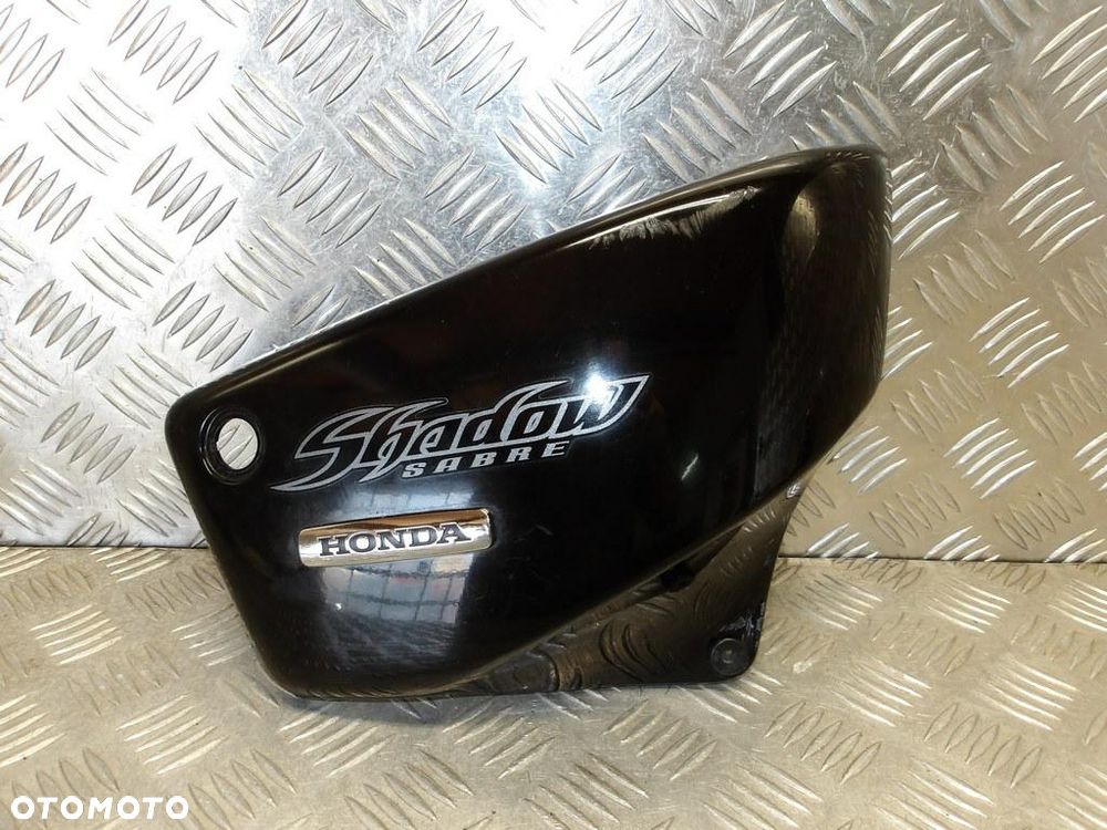 Boczek osłona bocznka prawa HONDA VT 1100 C2 SHADOW SABRE 00-07r   PN. 83510-MCK-A60 - 1