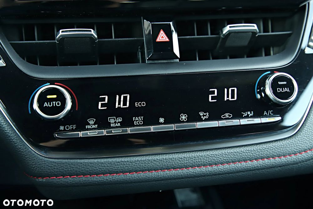 Toyota Corolla 2.0 Hybrid Executive - 28