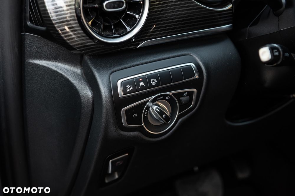 Mercedes-Benz Klasa V 300 d lang 4Matic 9G-TRONIC Exclusive Edition - 24