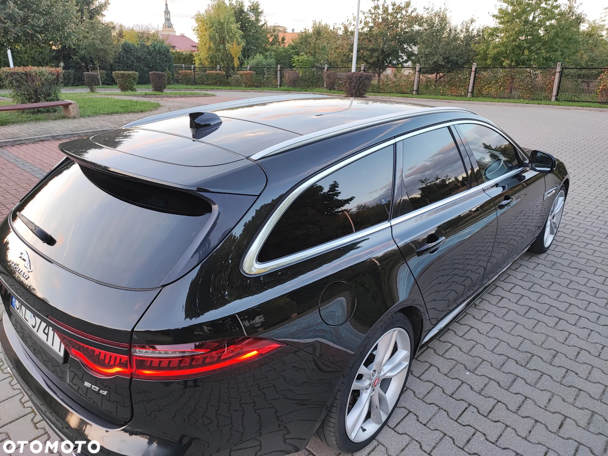 Jaguar XF 30d Sportbrake Portfolio - 9