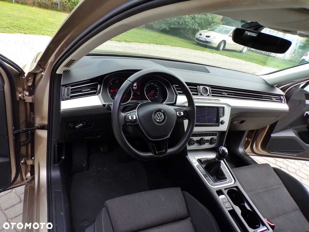 Volkswagen Passat 1.6 TDI (BlueMotion Technology) Comfortline - 15