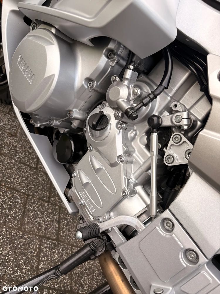 Yamaha FJR - 23