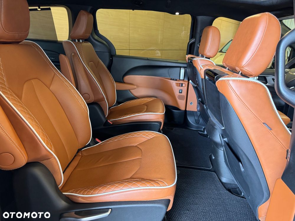 Chrysler Pacifica - 17