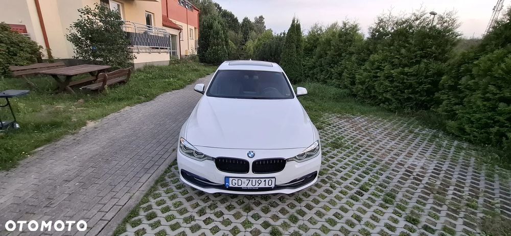 BMW Seria 3 330i Sport Line - 36