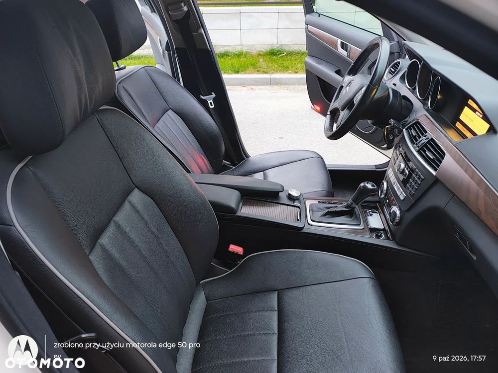 Mercedes-Benz Klasa C 300 CDI BlueEff 4-Matic Avantgarde - 20