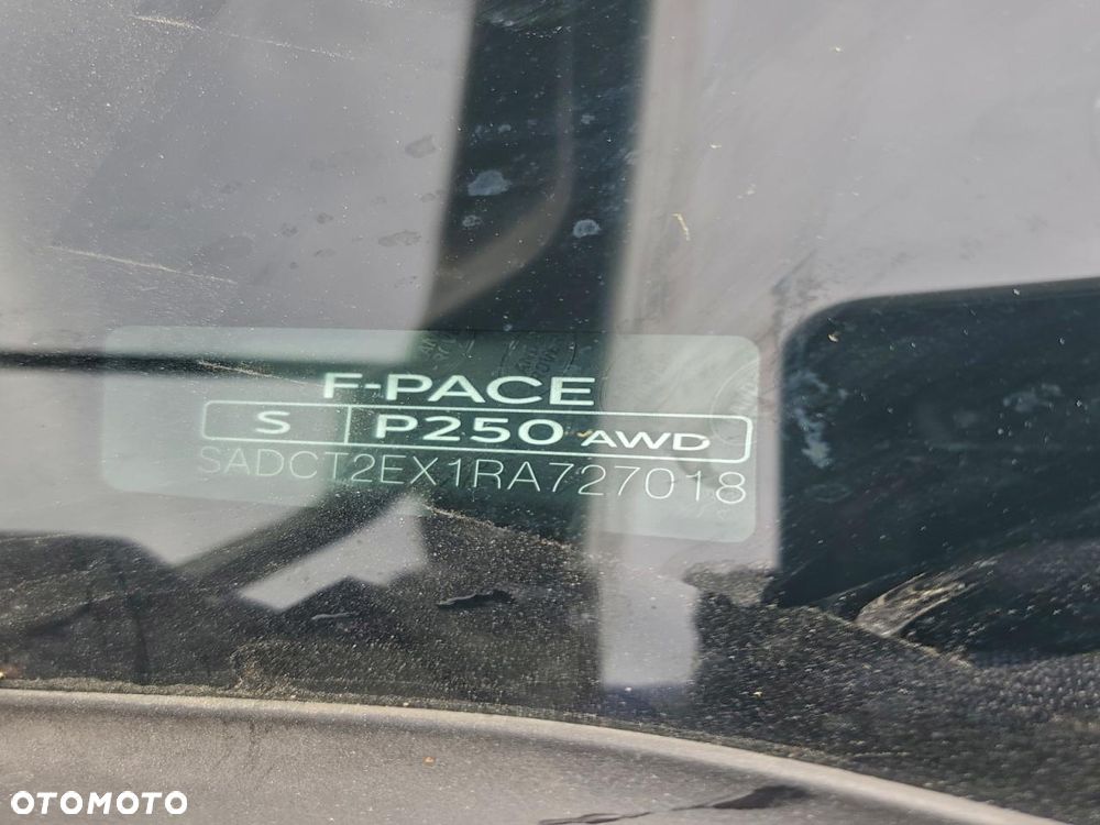 Jaguar F-Pace P250 AWD R-Dynamic S - 13