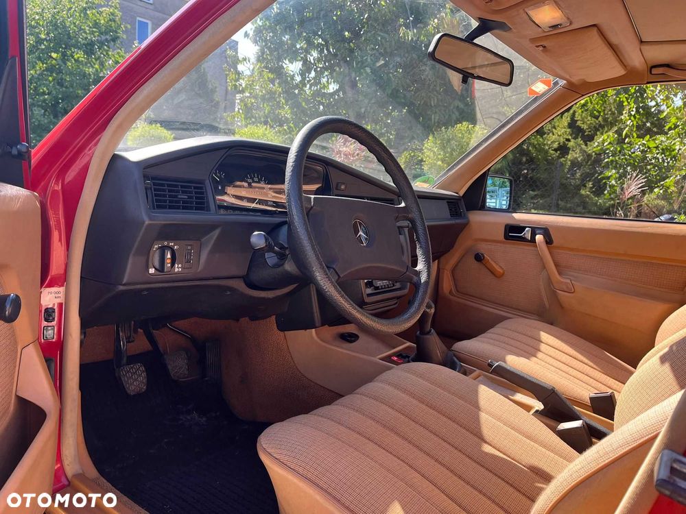 Mercedes-Benz W201 (190) - 7