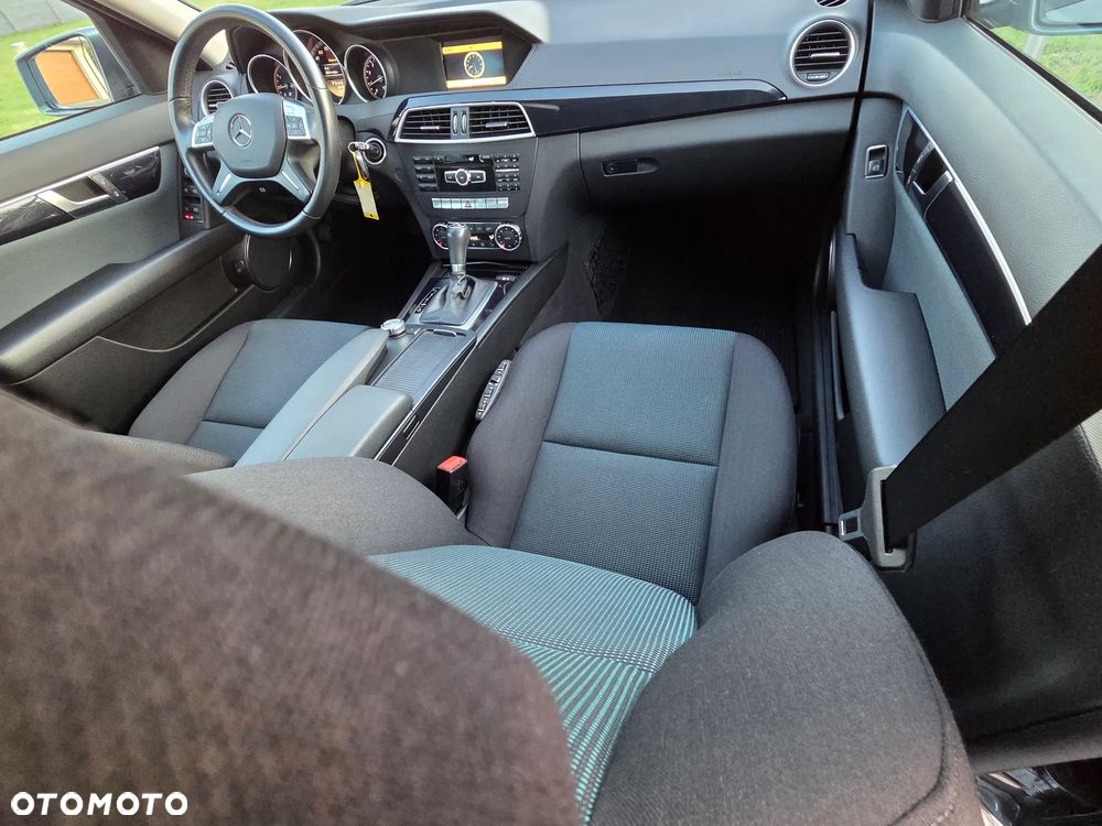 Mercedes-Benz Klasa C 180 BlueEFFICIENCY 7G-TRONIC Elegance - 26