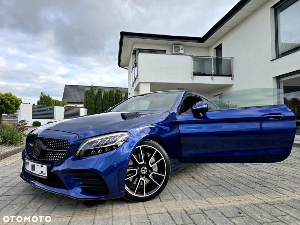 Mercedes-Benz Klasa C 300 4Matic 9G-TRONIC - 35