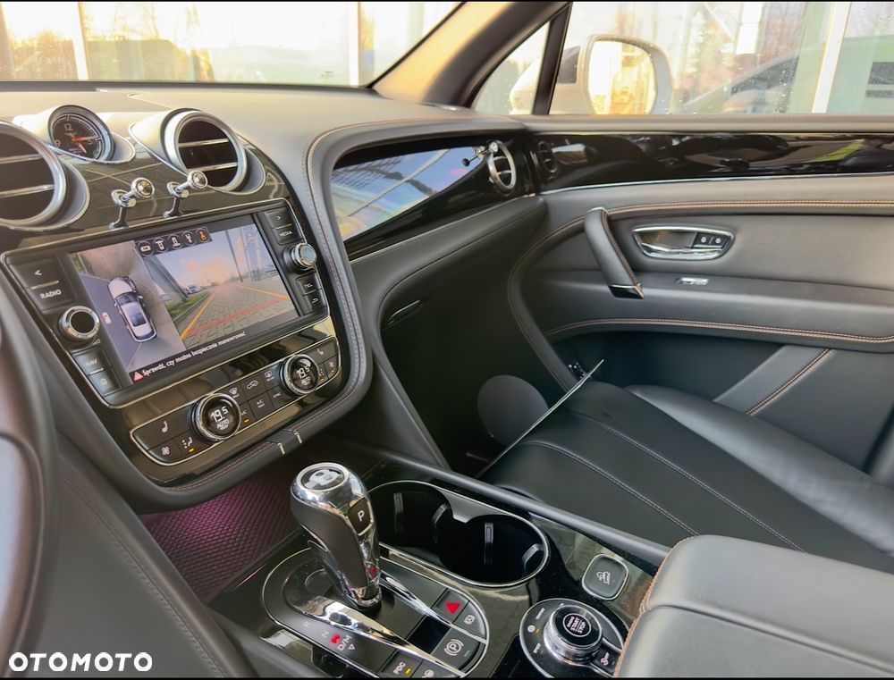 Bentley Bentayga - 17