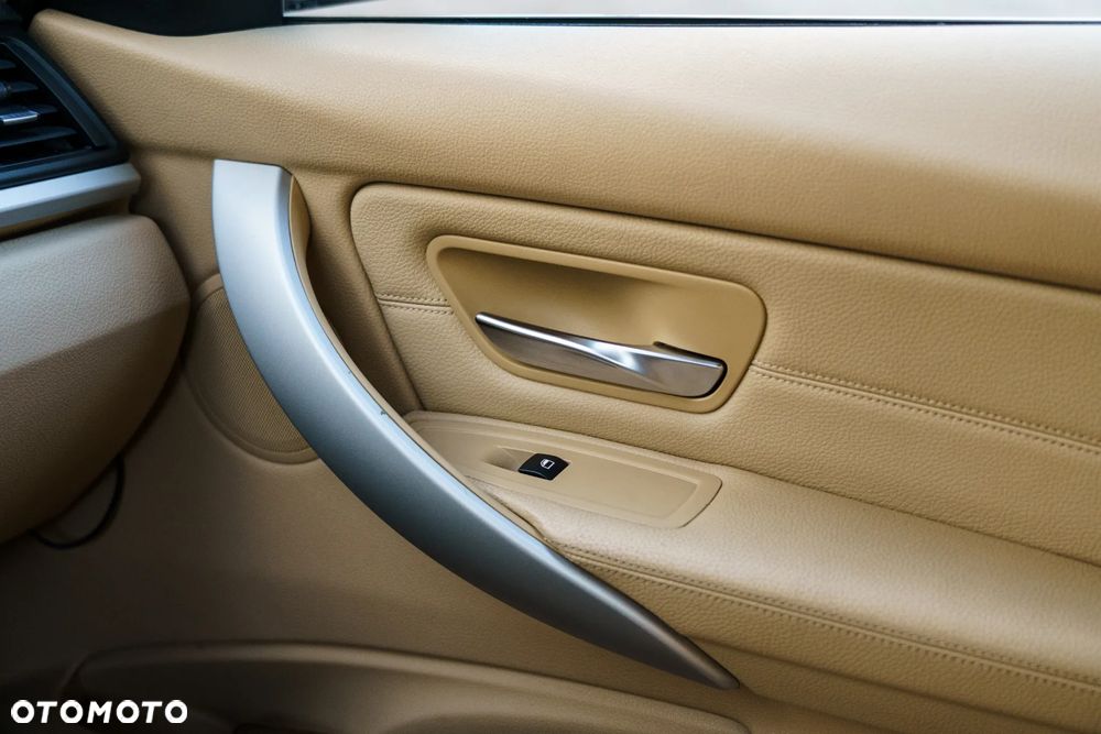 BMW Seria 3 320i - 11