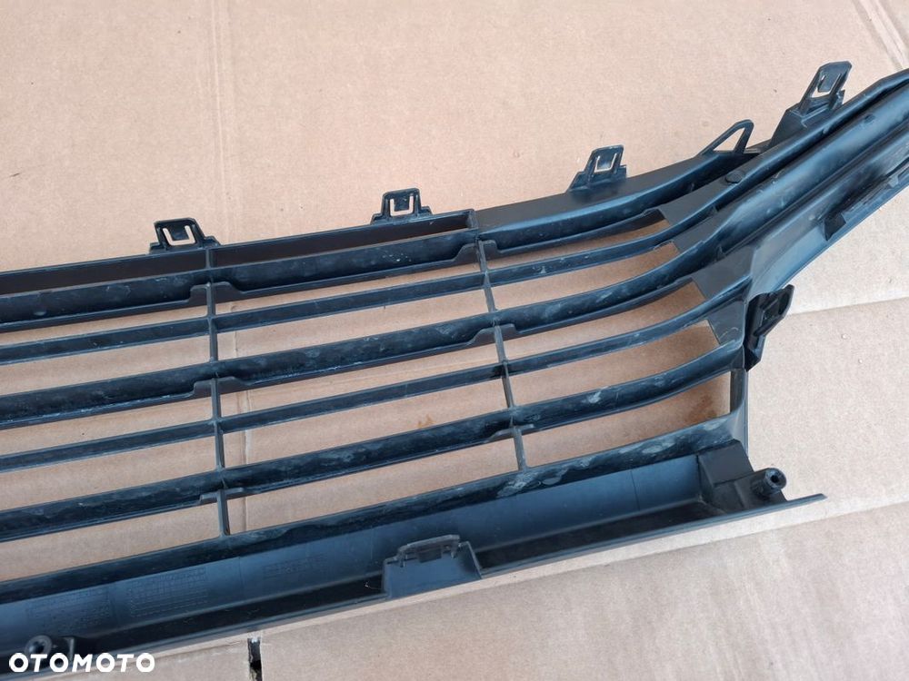 KRATKA ŚRODKOWA ZDERZAKA TOYOTA YARIS IV 4 ORYGINAŁ - 8