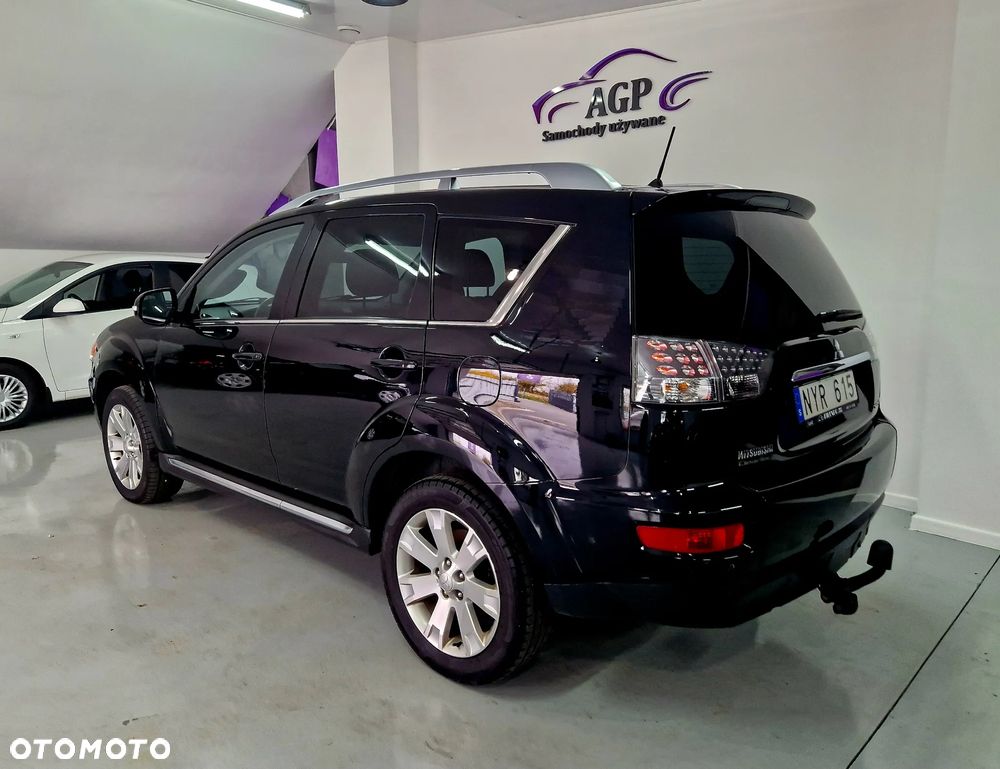 Mitsubishi Outlander - 2