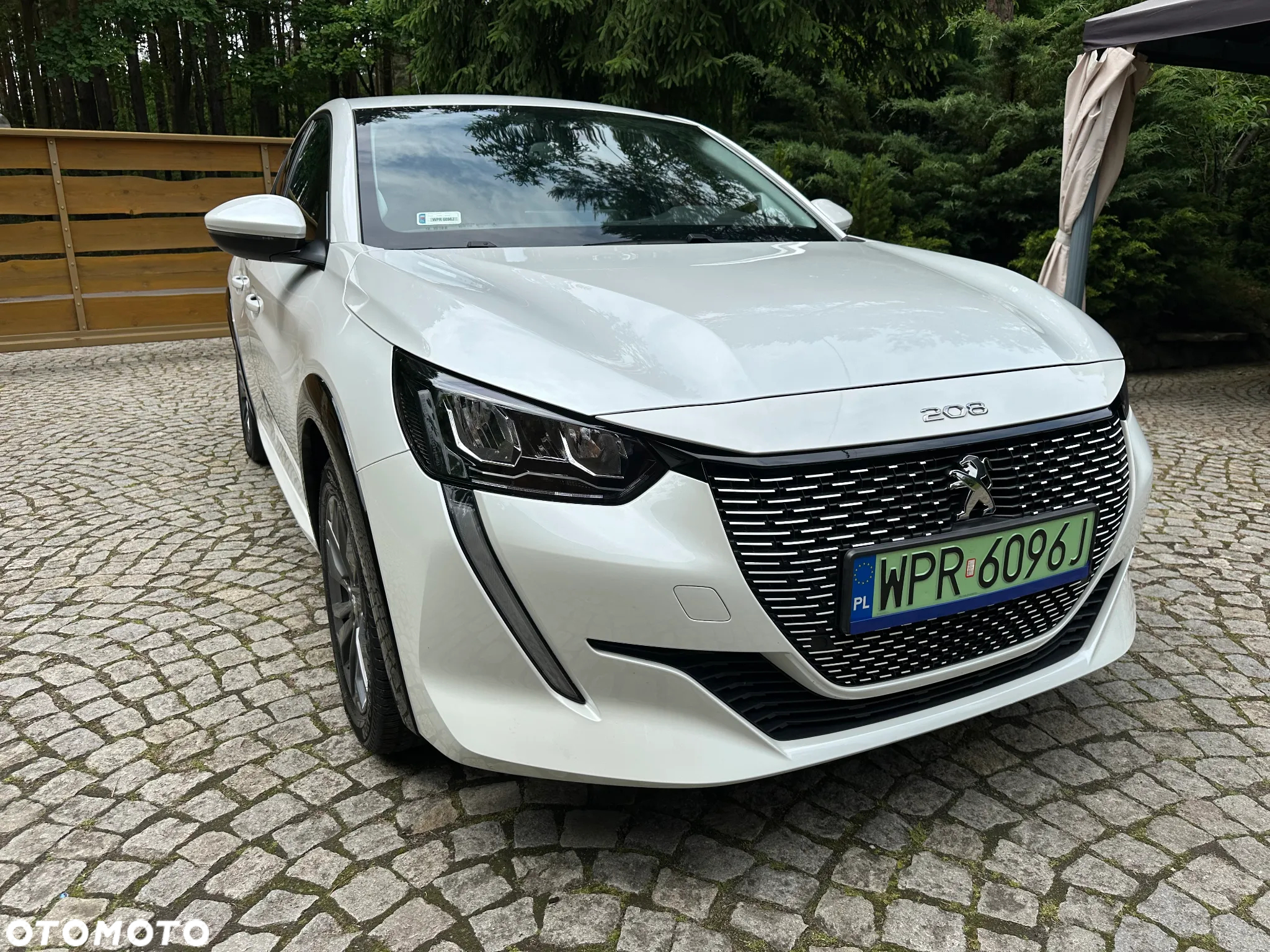 Peugeot 208 e-208 Allure - 10