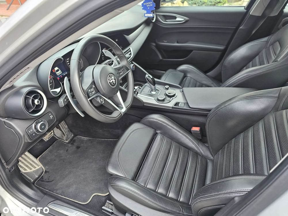 Alfa Romeo Giulia 2.0 Turbo 16V AT8-Q4 Veloce Ti - 11