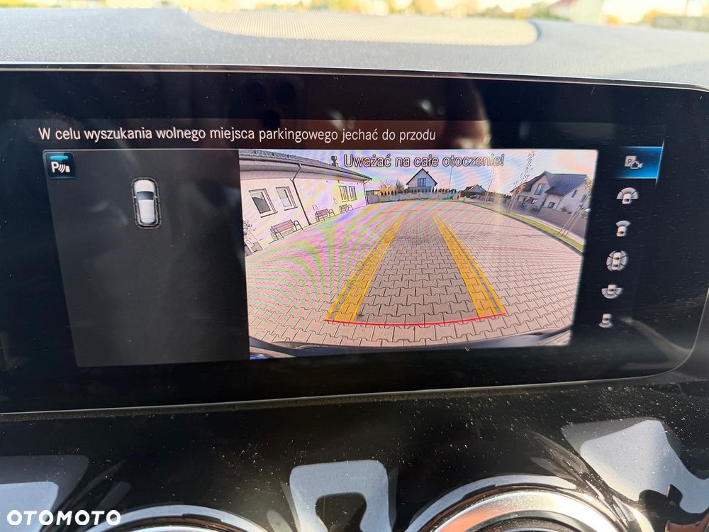 Mercedes-Benz GLA 180 AMG Line - 16