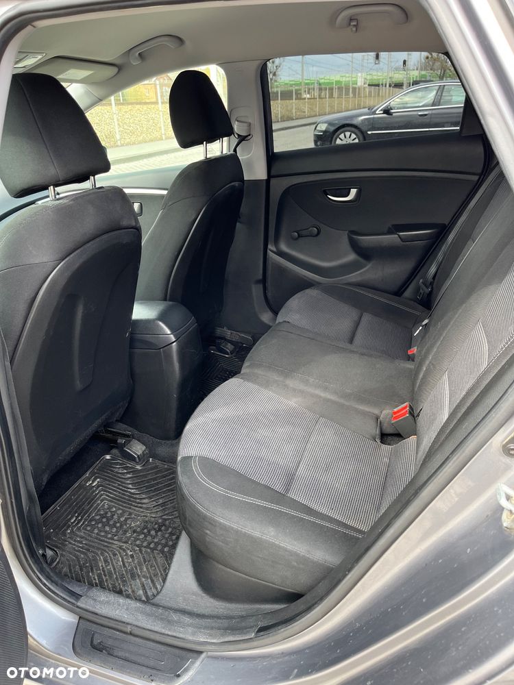 Hyundai i30 1.6 Classic + - 12