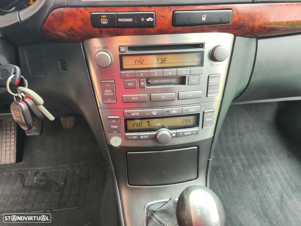 Toyota Avensis S/D 1.6 Executive - 7
