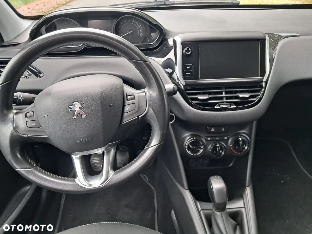 Peugeot 208 - 11