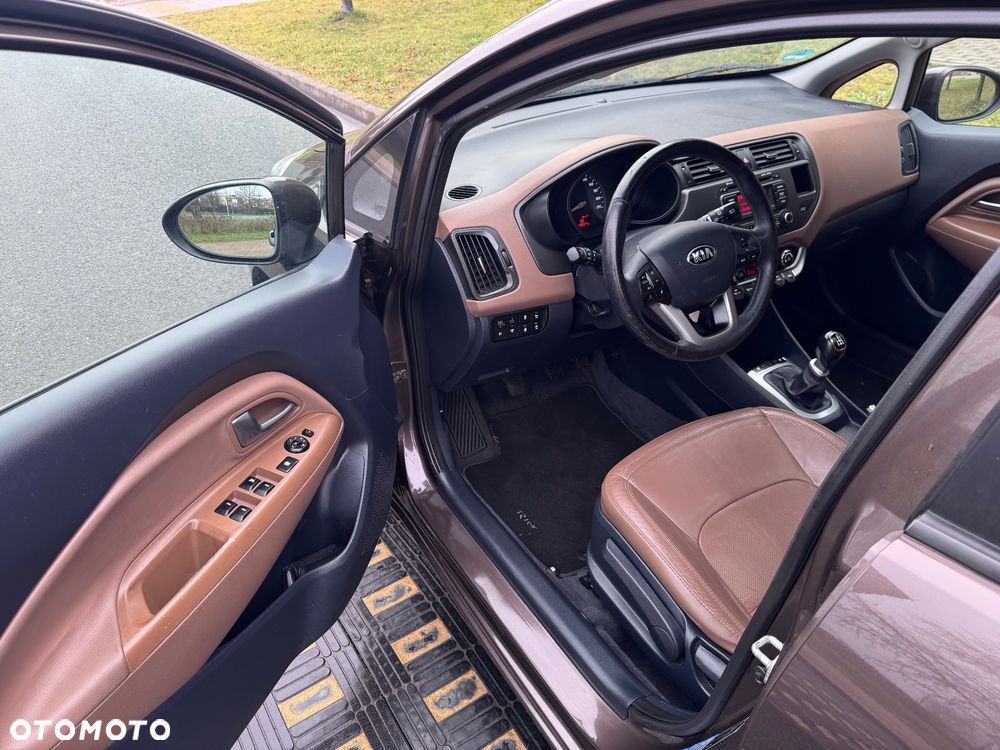 Kia Rio 1.4 Fifa World Cup Edition - 10