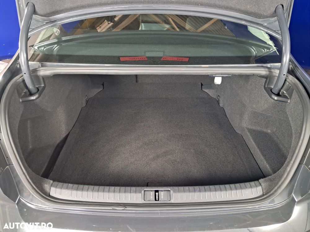 Volkswagen Passat - 27