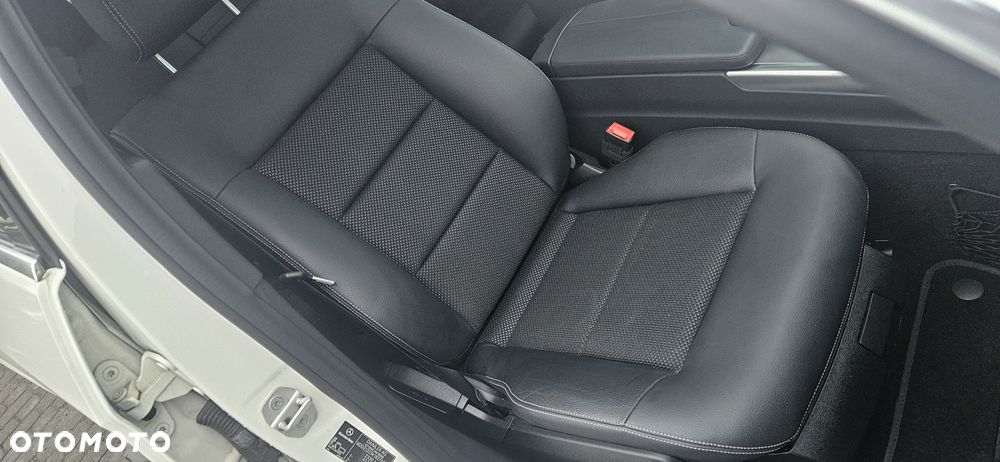 Mercedes-Benz Klasa E - 28