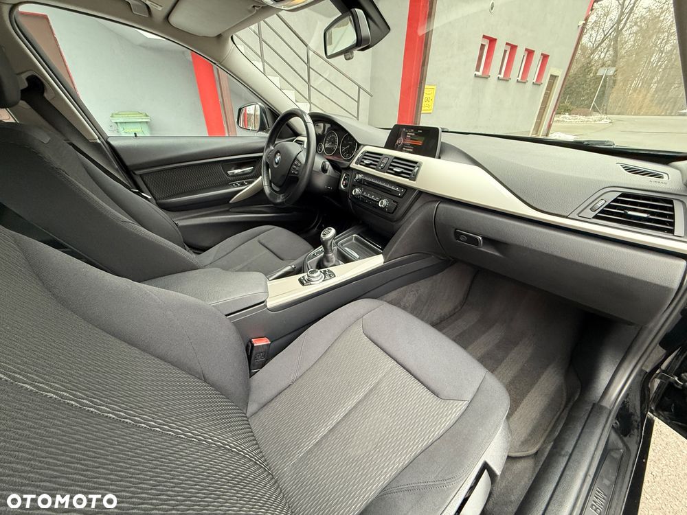 BMW Seria 3 316d - 23